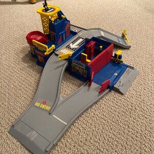Vintage Hot Wheels Police Station and Bank Heist Play Set